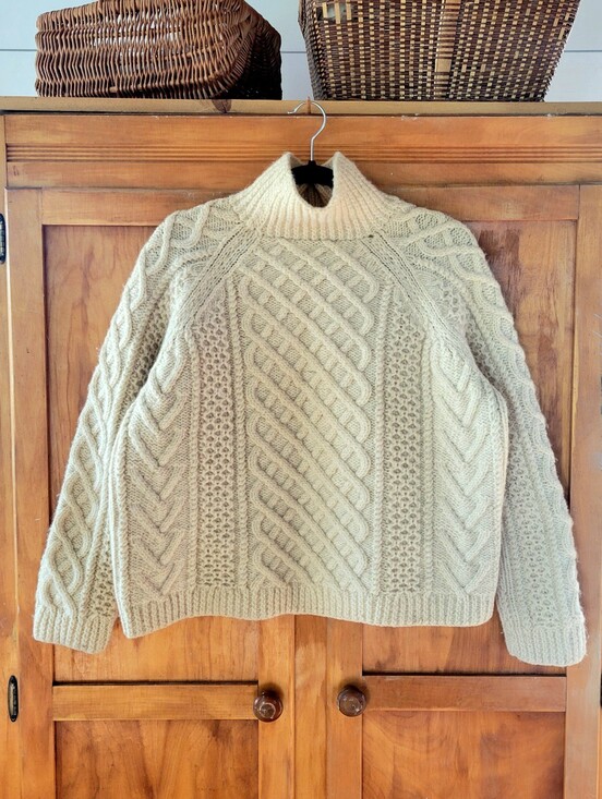 Handmade Sweaters - Vintage Wool Cable Knit Turtleneck Sweater Fisherman Cream S • M
